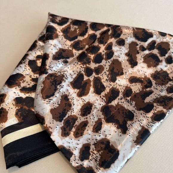 Leopard Print Scarf P7 - Picture 4 of 4